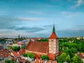 Widok na olsztyńską starówkę z dominującą bazyliką konkatedralną św. Jakuba Apostoła.
