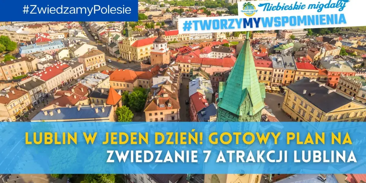 Widok z lotu ptaka na lubelskie Stare Miasto z zieloną wieżą kościelną i kolorowymi kamienicami.