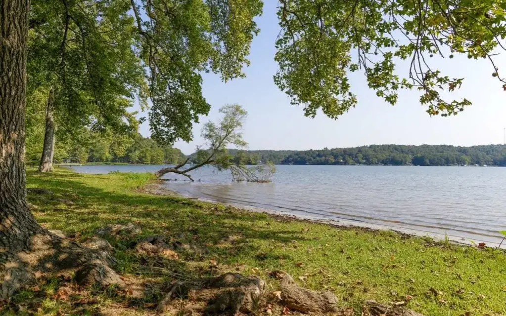 Sprzedam działkę nad jeziorem pomorskie - idealna inwestycja w naturę