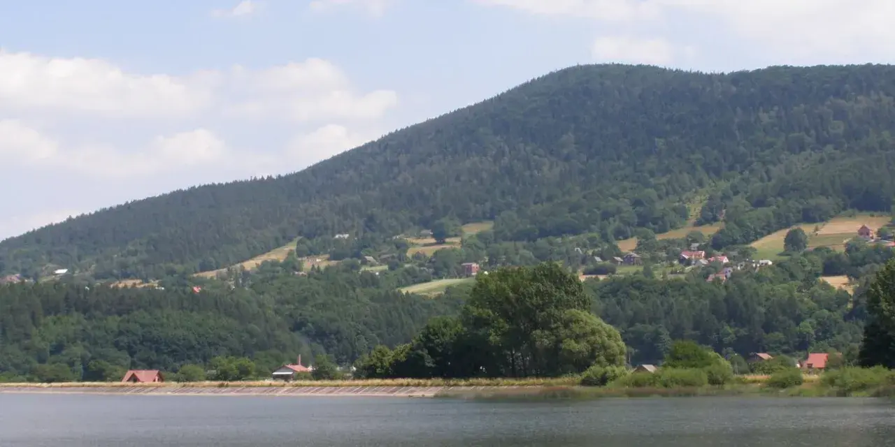 Jezioro Piwonińskie - odkryj jego piękno i atrakcje w okolicy