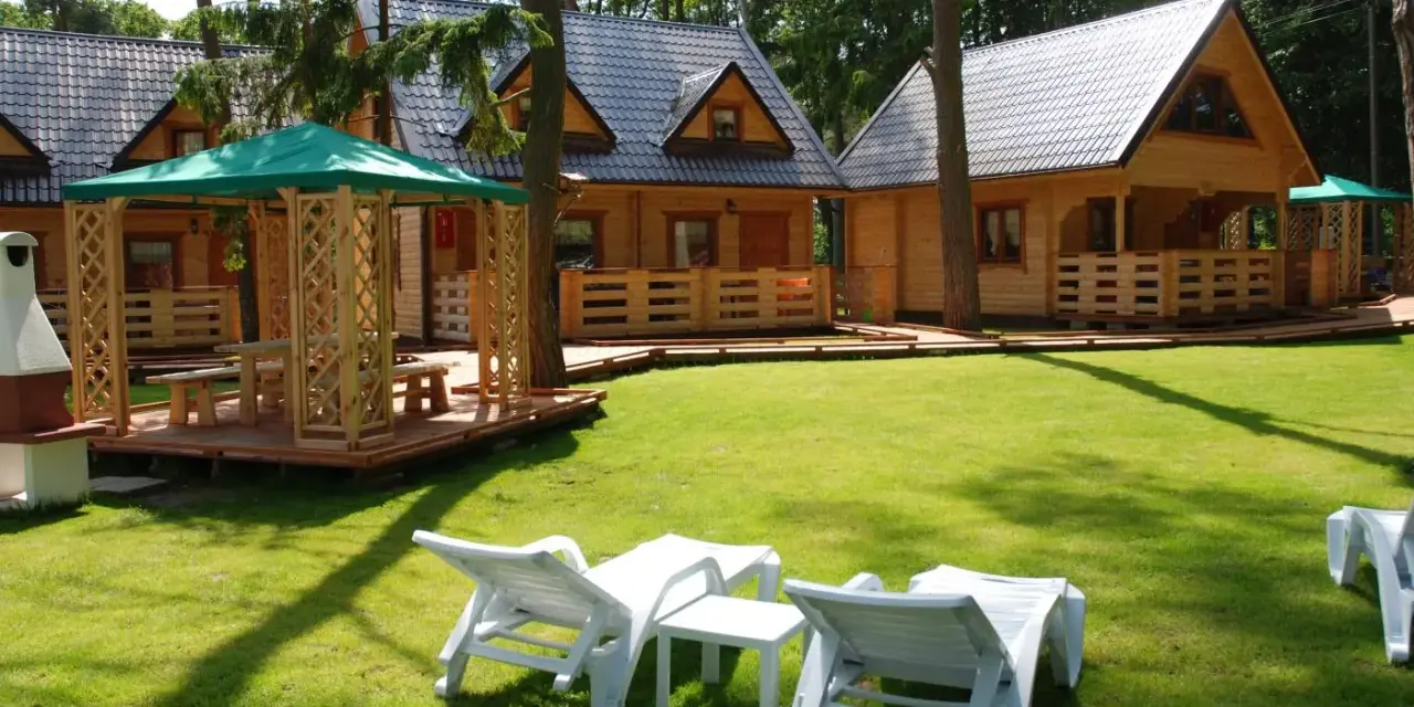 Tanie domki nad jeziorem Zachodniopomorskie – komfortowy wypoczynek w naturze