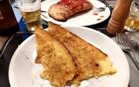 Gdzie zjeść pizzę w Pizie – unikaj turystycznych pułapek i ciesz się smakiem