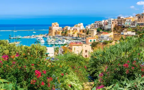 Gdzie zjeść w Castellammare del Golfo? Odkryj najlepsze lokale!