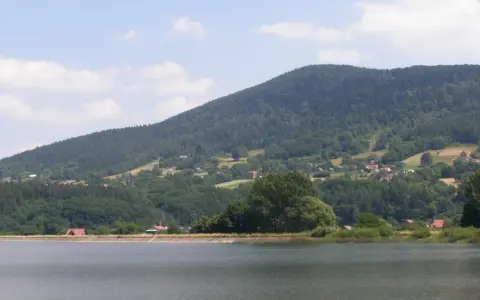 Jezioro Piwonińskie - odkryj jego piękno i atrakcje w okolicy