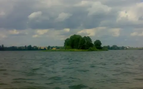 Jezioro Głuszyńskie: piękne miejsce na wędkowanie i wypoczynek