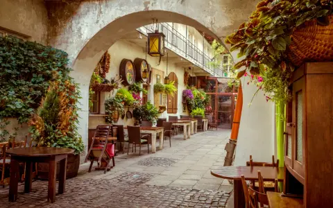 Gdzie zjeść golonkę w Krakowie? Najlepsze restauracje, które musisz znać