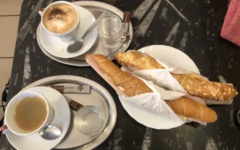 Gdzie zjeść w Wiedniu? Najlepsze miejsca na smaczne dania i oszczędności
