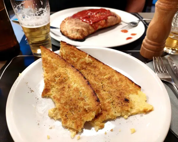 Gdzie zjeść pizzę w Pizie – unikaj turystycznych pułapek i ciesz się smakiem