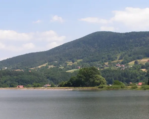 Jezioro Piwonińskie - odkryj jego piękno i atrakcje w okolicy