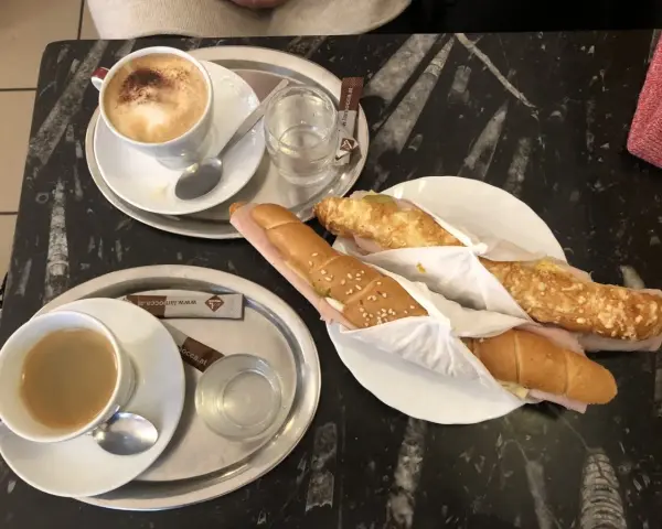 Gdzie zjeść w Wiedniu? Najlepsze miejsca na smaczne dania i oszczędności