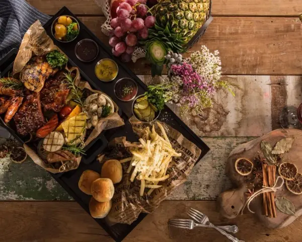 Gdzie zjeść w Giżycku? Odkryj najlepsze restauracje i smaki
