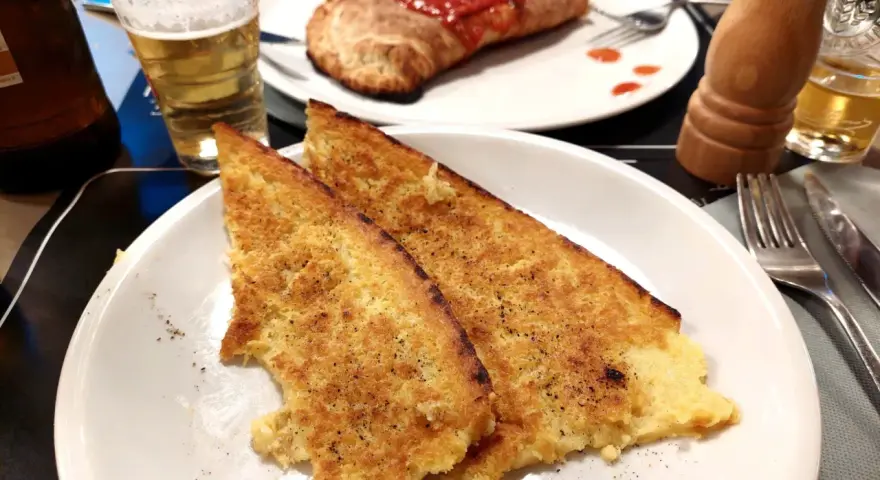 Gdzie zjeść pizzę w Pizie – unikaj turystycznych pułapek i ciesz się smakiem