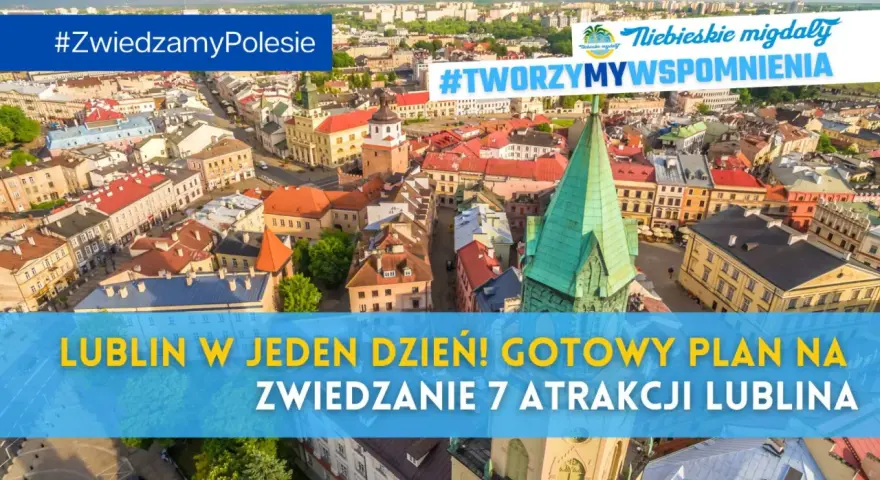 Widok z lotu ptaka na lubelskie Stare Miasto z zieloną wieżą kościelną i kolorowymi kamienicami.