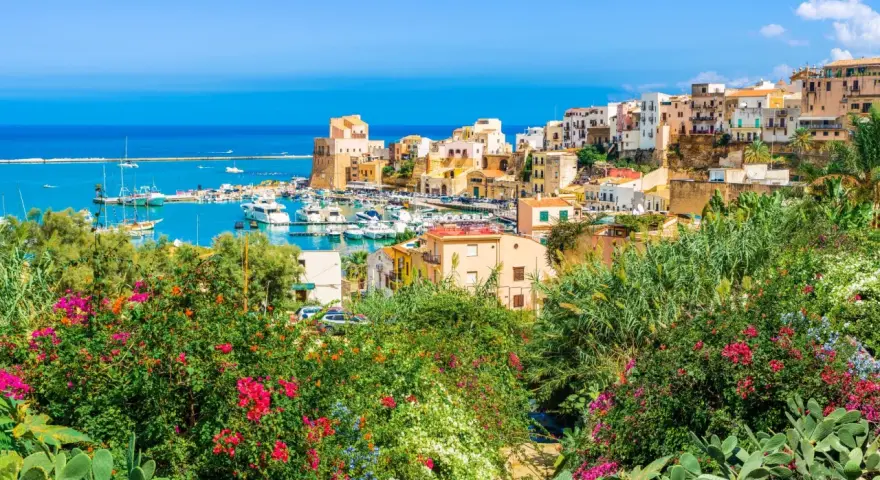 Gdzie zjeść w Castellammare del Golfo? Odkryj najlepsze lokale!