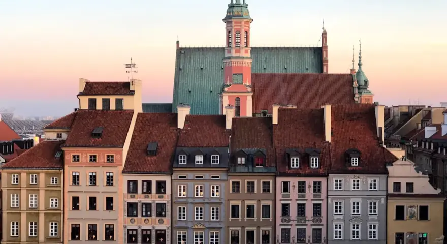 Jak znaleźć tanie noclegi w Polsce i zaoszczędzić na podróży