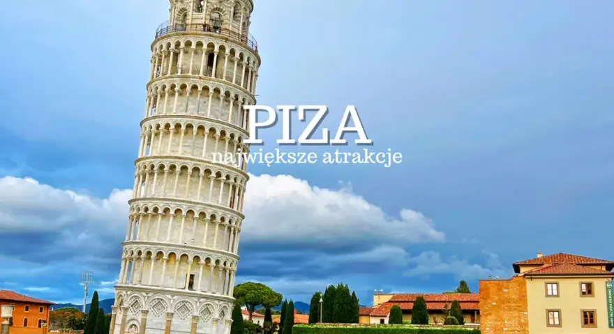 Krzywa Wieża w Pizie na tle błękitnego nieba z chmurami.