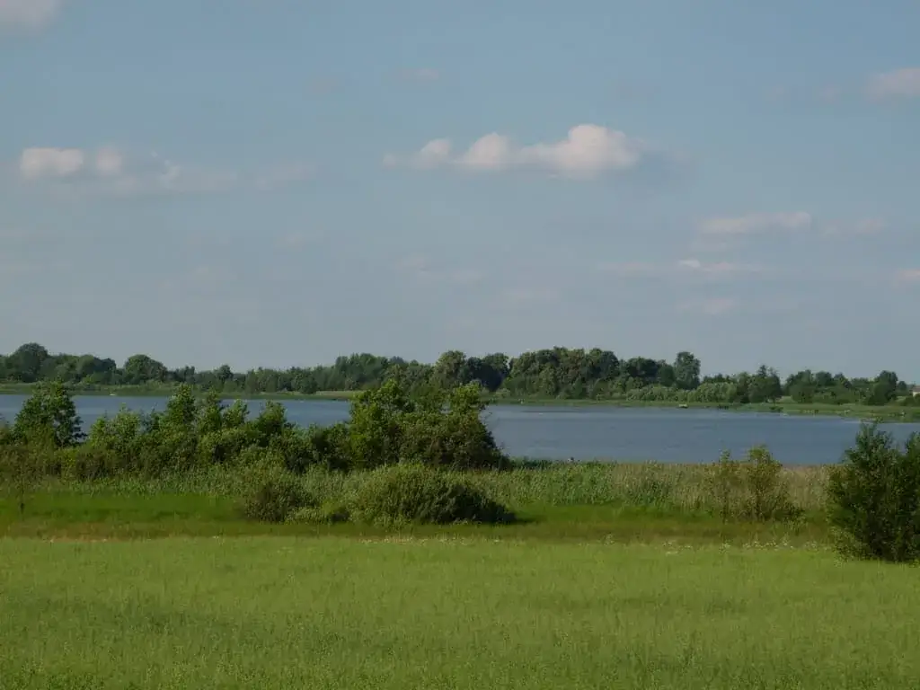 Zdjęcie Jezioro Białe Uścimowskie - piękne miejsce na wędkowanie i wypoczynek